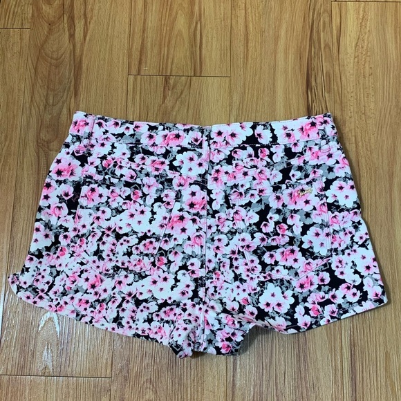 Juicy Couture Pink Floral High Rise Shorts - Picture 3 of 10